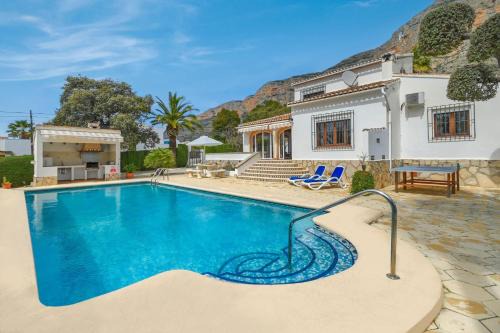 Montgo de Toscamar House | Elvi by Aguilarent