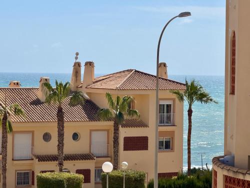 Dehesa de Campoamor Apartment | En perle med plass til voksne og familien, solfylt terrasse 5 min fra stranden