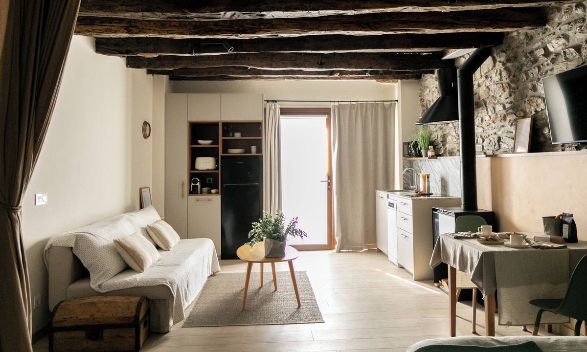 Aia Apartment | Enjoy our cozy 40m² diaphanous loft. Comfort and relaxation.