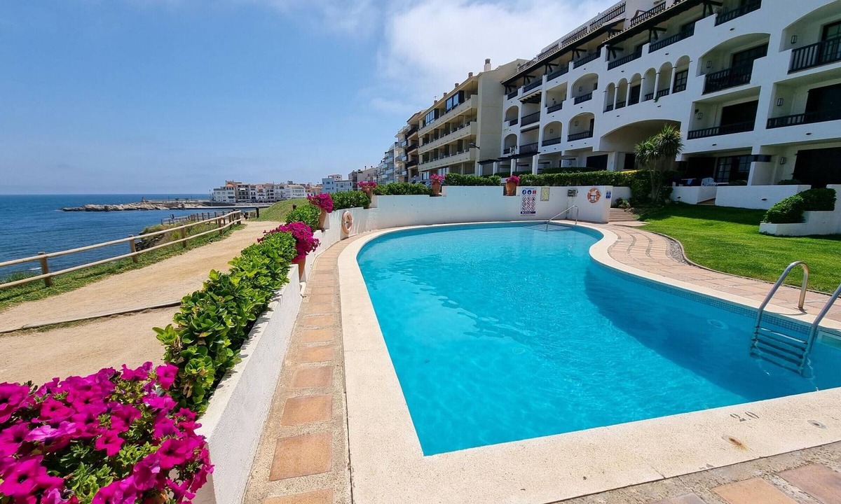 Pedrinya Apartment | Exclusive 3-bedroom apartment, pool, 50m from beach
