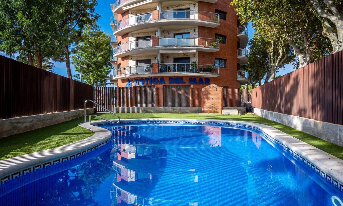 Torredembarra Apartment | Family apartment 2 bedrooms, terrace, near beach, parking, pool