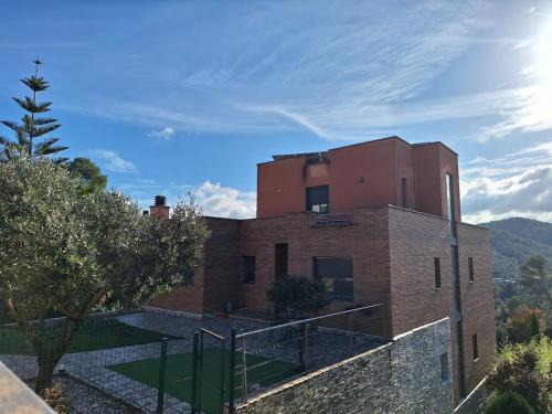 Castellvi de Rosanes House | Family-friendly house 20' from Barcelona