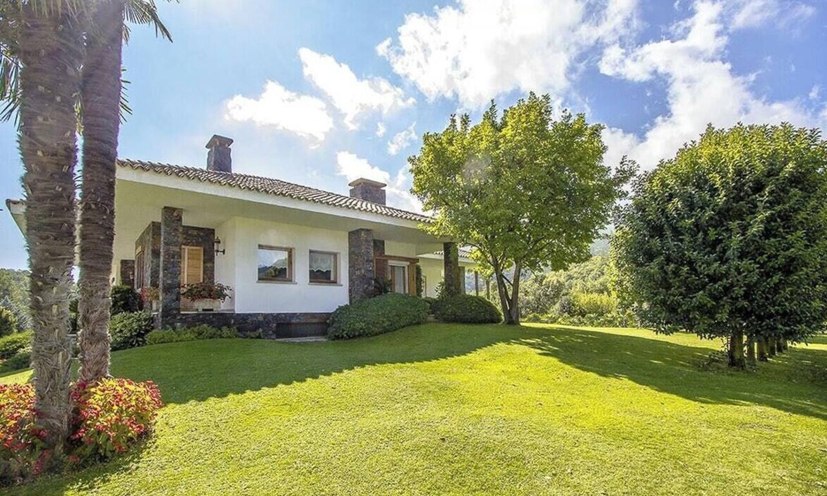 Les Planes d'Hostoles House | Family home in La Garrotxa Natural Park