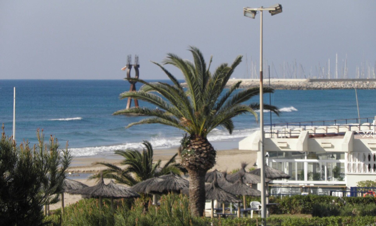 Torredembarra Apartment | FAMILY HOLIDAYS near BEACH, in the center of the VILLAGE (Sea and Mountain)