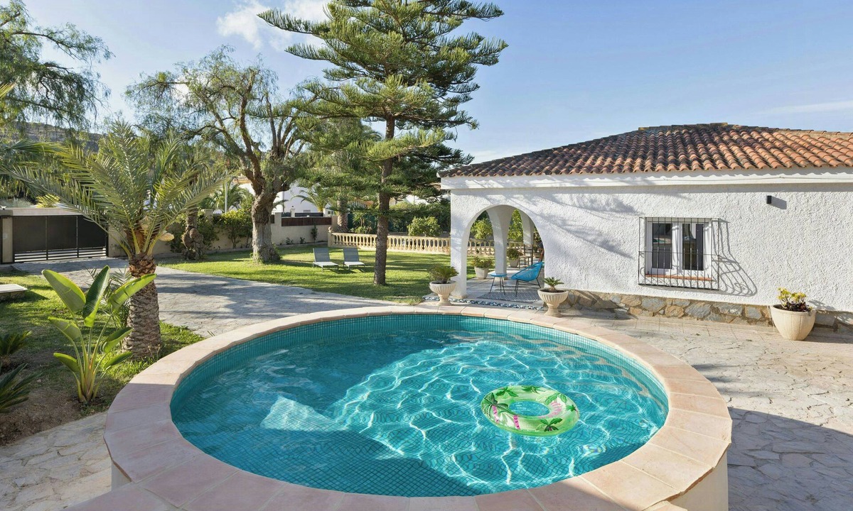 Hoya de los Patos House | Garden and pool house near Alicante
