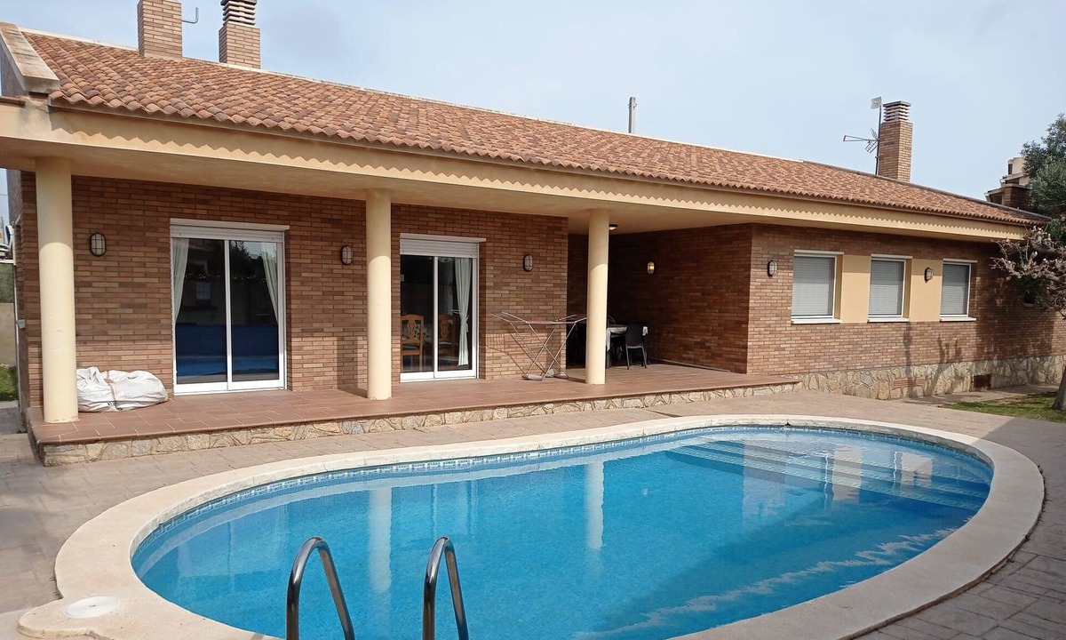 Mont-roig del Camp Ski Chalet | Global Villa Agustina, con piscina privada y Barbacoa en Mont-Roig