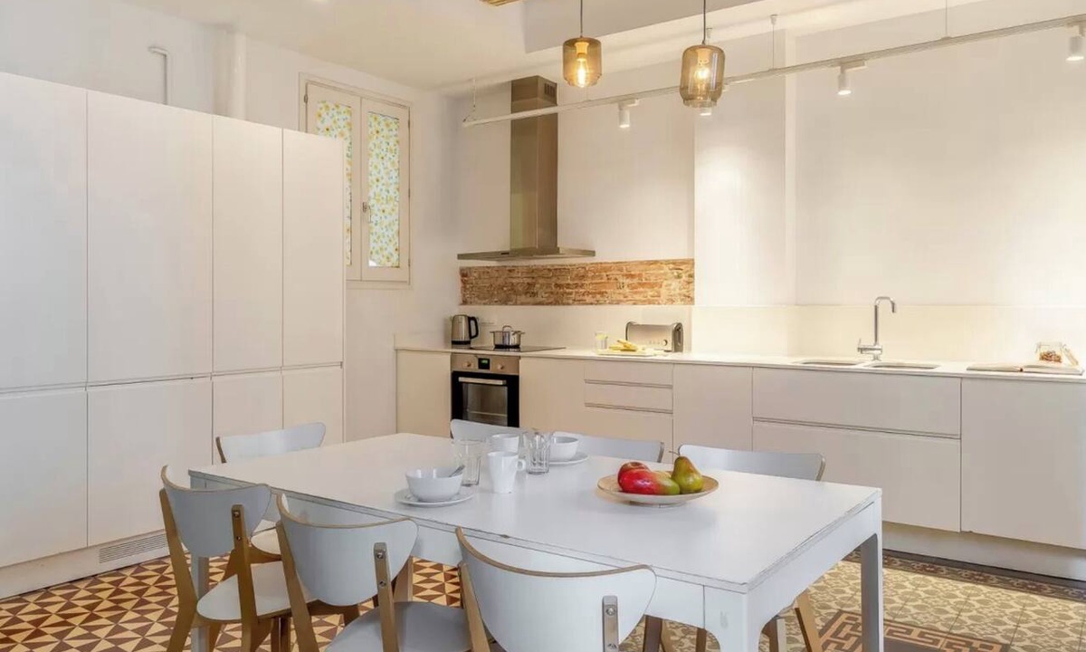 Sant Antoni Apartment | Gorgeous City Center! By Ramblas, Plaza Catalunya and Passeig de Gracia!