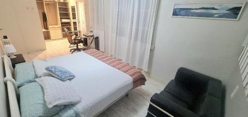 Antiguo House | Habitación amplia con baño privado a pasos de la playa, en piso compartido
