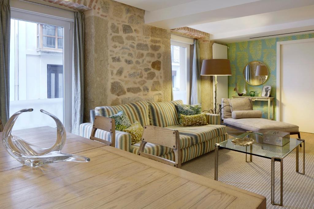 Old Town Apartment | Hika Mika Apartment by FeelFree Rentals