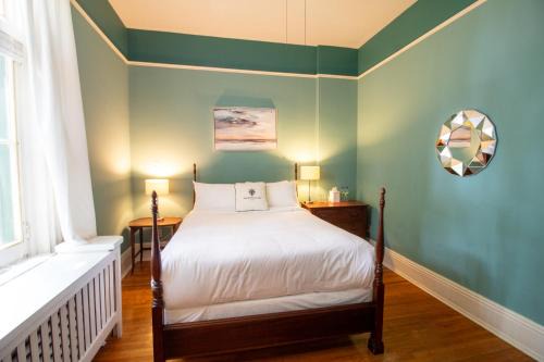 Kingston Bed & Breakfast | Hochelaga Inn