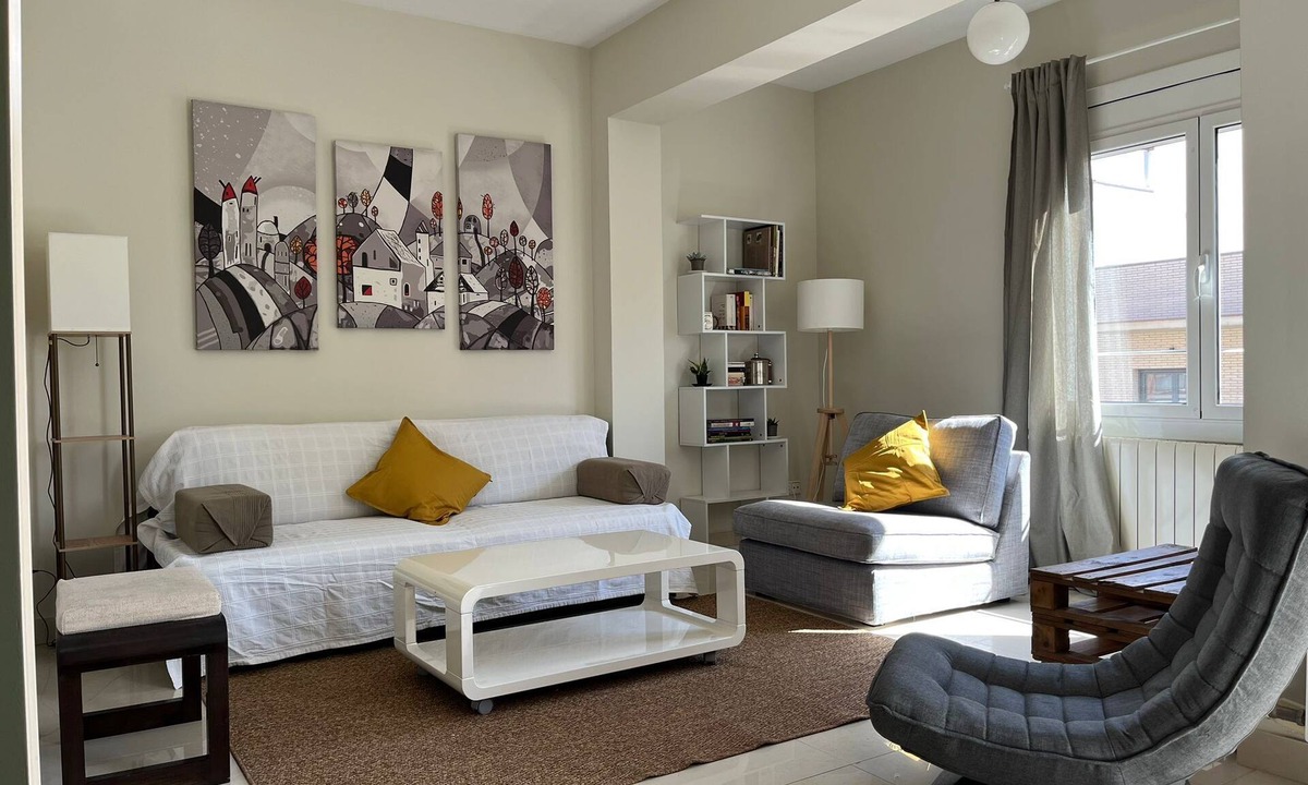 La Sagrera Apartment | HOME SWEET HOME. 3 subway lines. 3 stops from Sagrada Familia and 5 stops from the beach