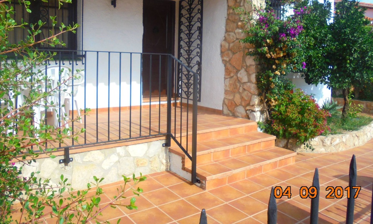 Miami Platja Ski Chalet | Honorio house Traditional mediterranean house with free wifi and communal pool
