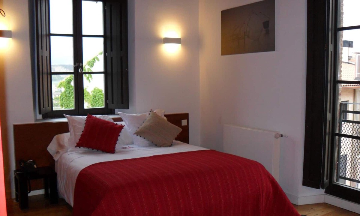 Villafranca Hostel | Hospedería de Alesves