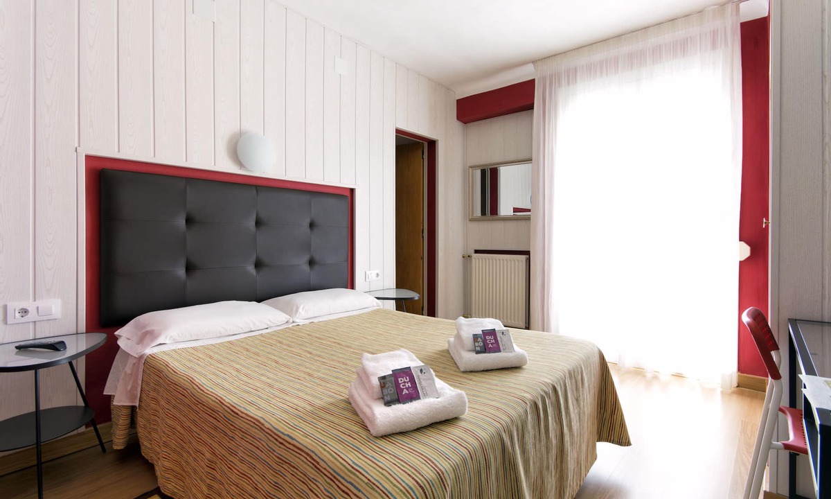 Caldes de Malavella Hostel | Hostal Fabrellas