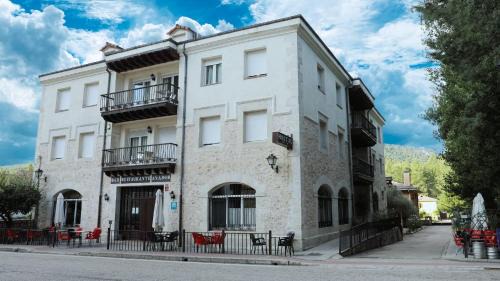 Puente de Vadillos Hotel | Hostal Rural Amador