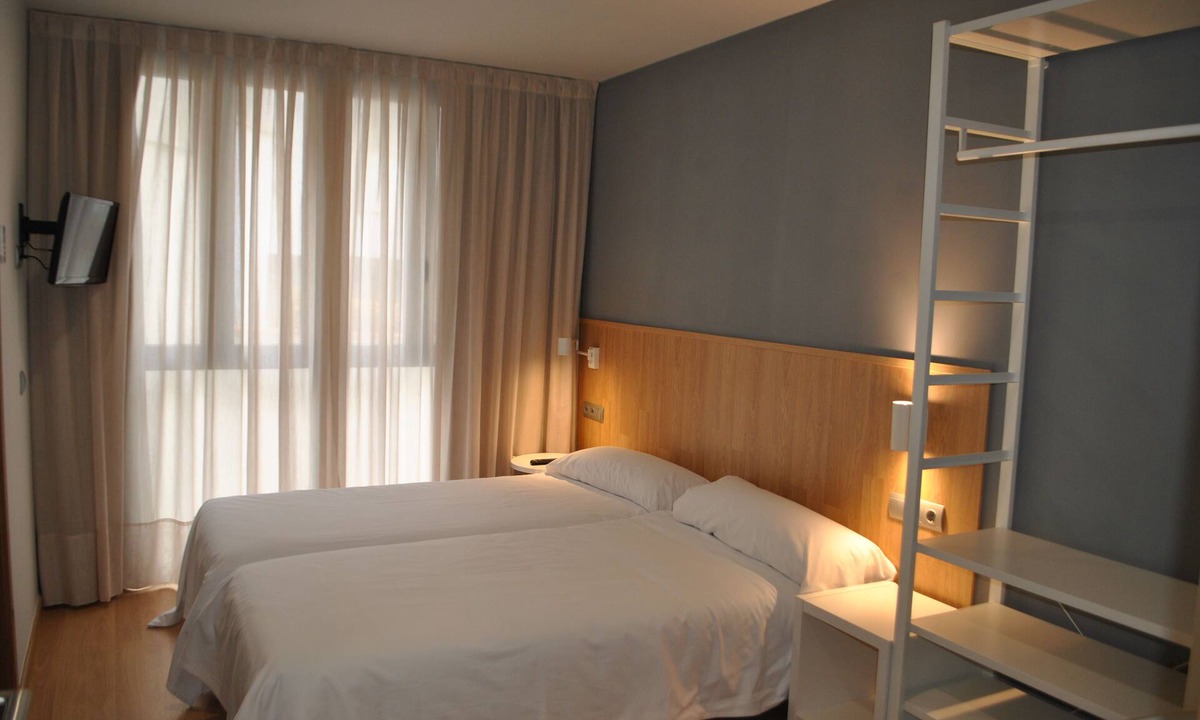 Cervera Hostel | Hostal Universitat Cervera