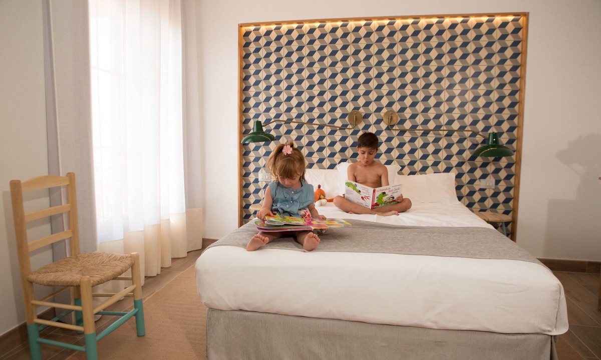 Horta de Sant Joan Hotel | Hotel Miralles