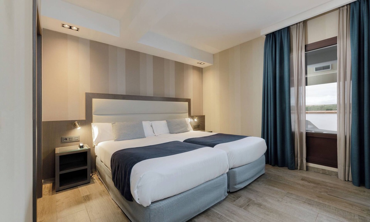 Old Town Hotel | Hotel Reina Cristina