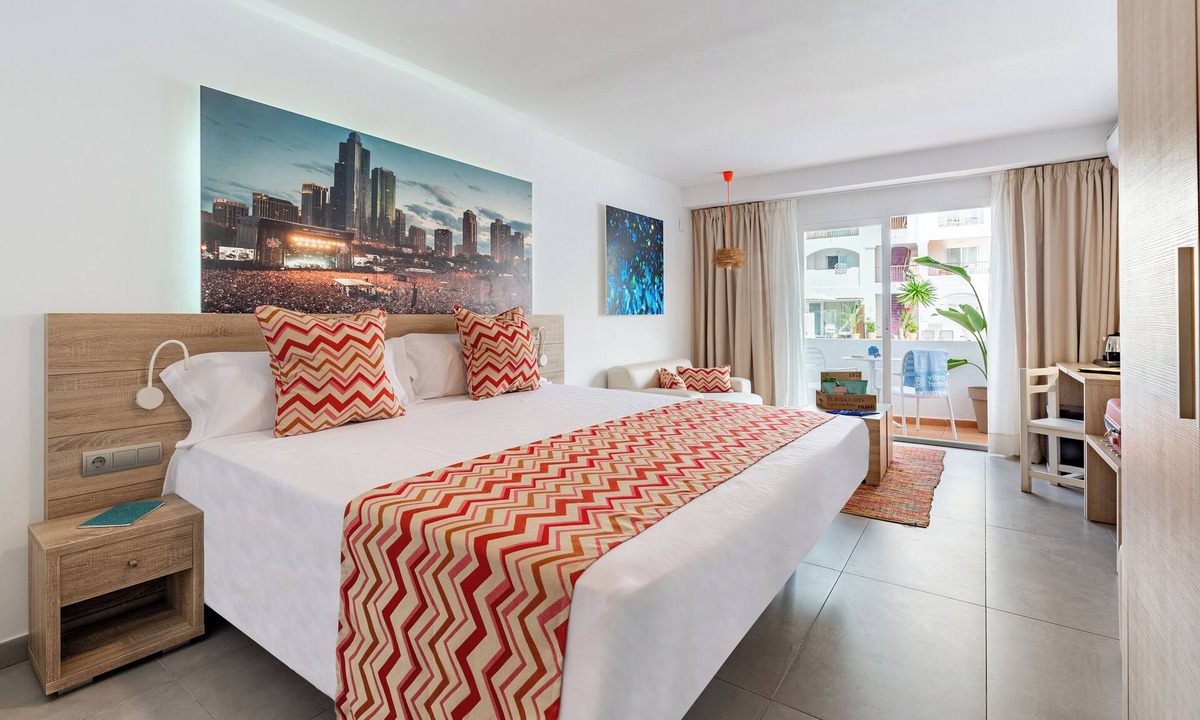Sant Jordi de Ses Salines Hotel | Hotel Vibra Bossa Flow - Adults Only