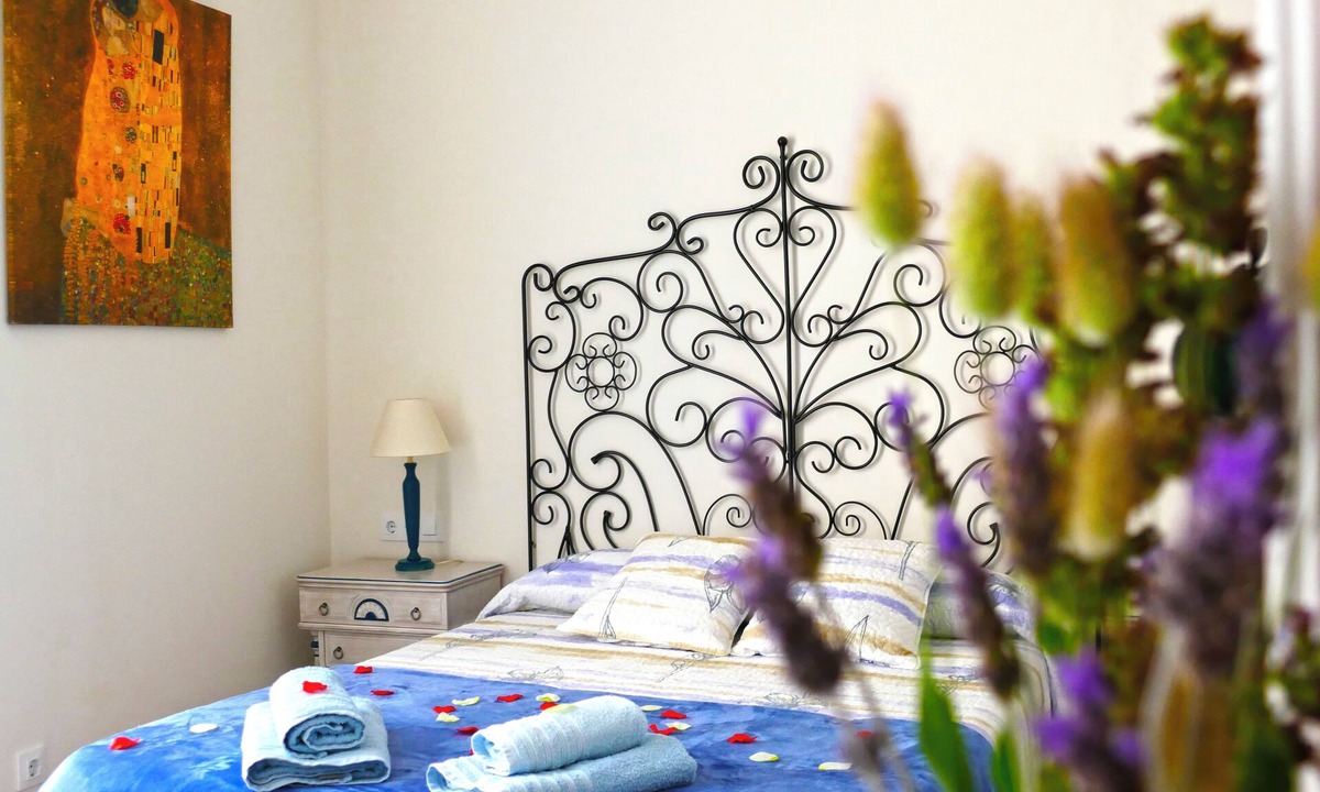 Arenys de Mar House | House for 7 · 100m Beach · Terrace & Parking · Arenys de Mar 3️⃣ (80 caracteres)