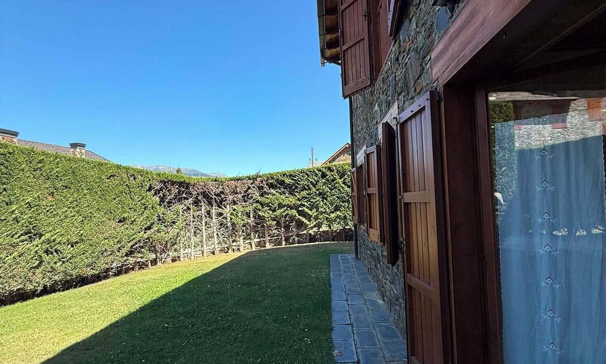 Urtx House | House with a garden in Queixans