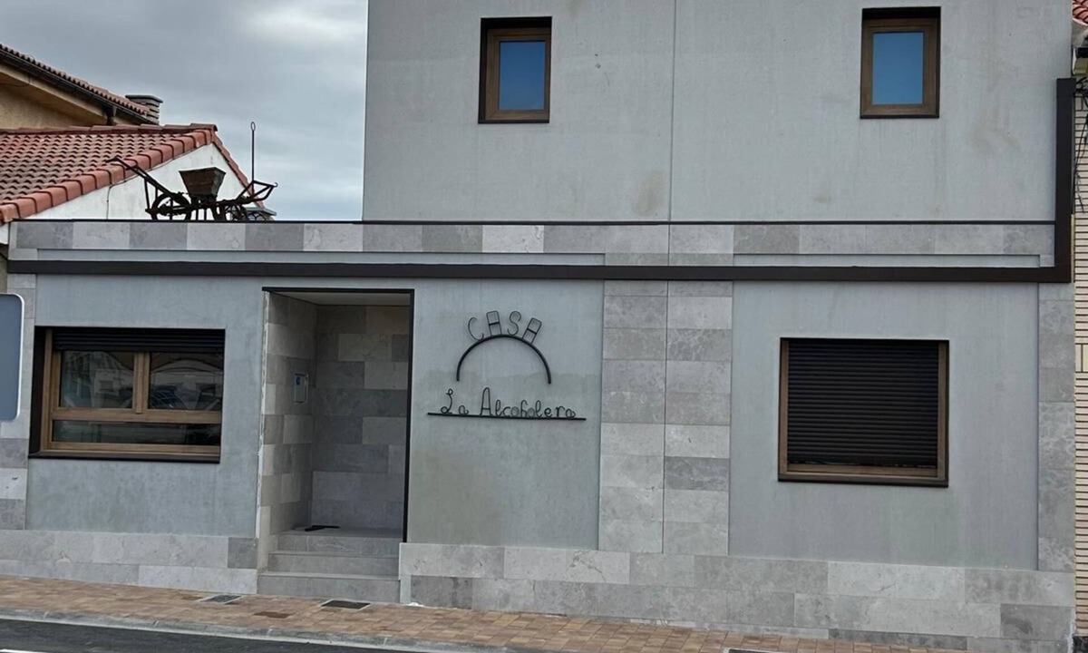 Valtierra House | House with pool near senda viva and Bardenas reales