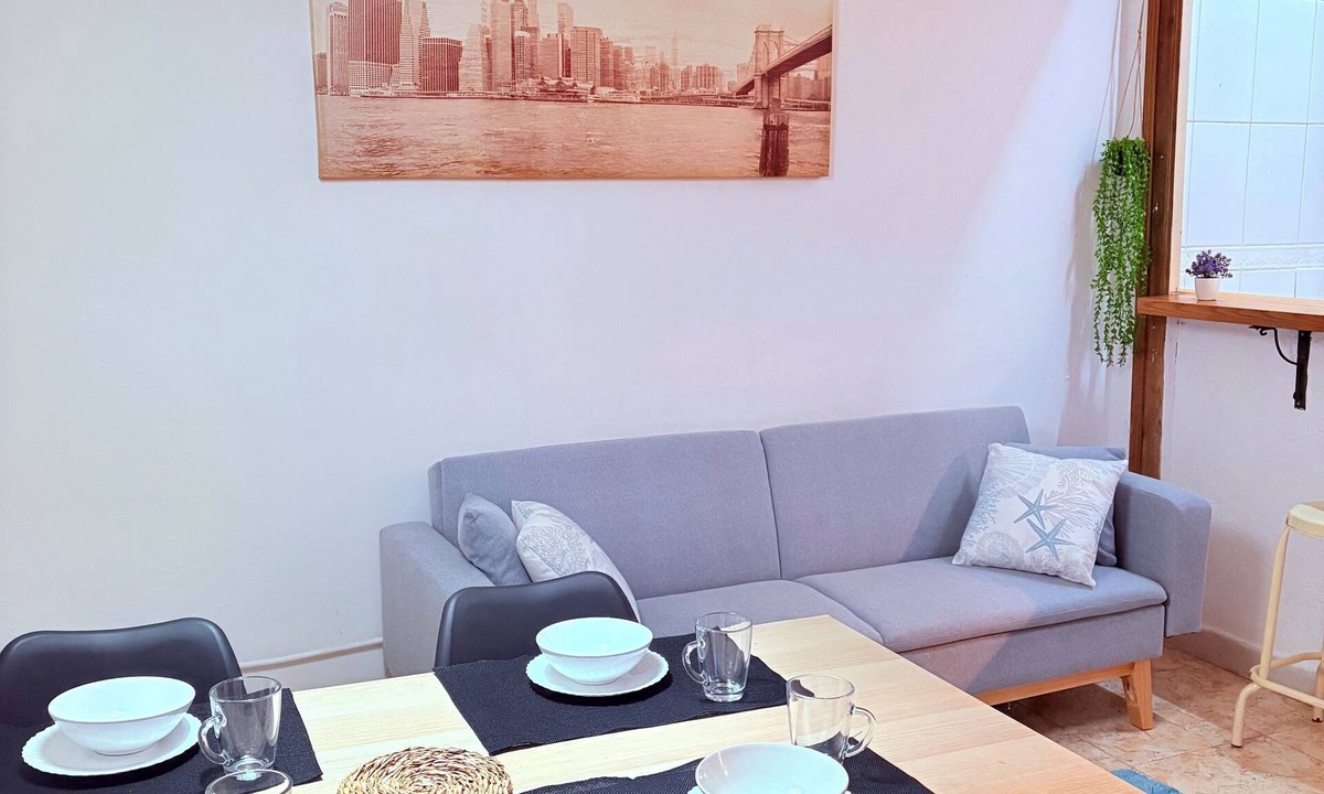 La Vila Olimpica del Poblenou Apartment | Huge/cheap central flat in Barcelona 3 blocks away from the beach for 4 people