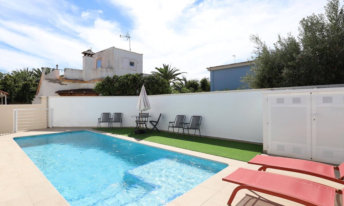 Almarda Villa | Independent villa 200m from Almardá beach with shared garden and pool