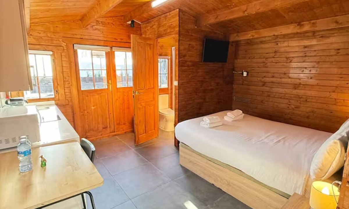 El Raval Cottage | Intimate and exclusive penthouse cabin with jacuzzi, terrace and barbecue