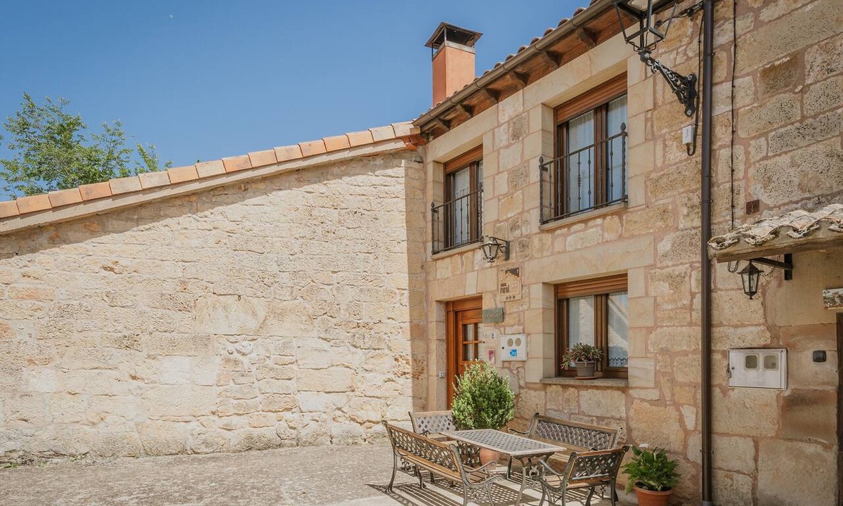 Ibeas de Juarros House | La Cabaña - Rural House in Burgos: 5 Bedrooms and Mountain Views