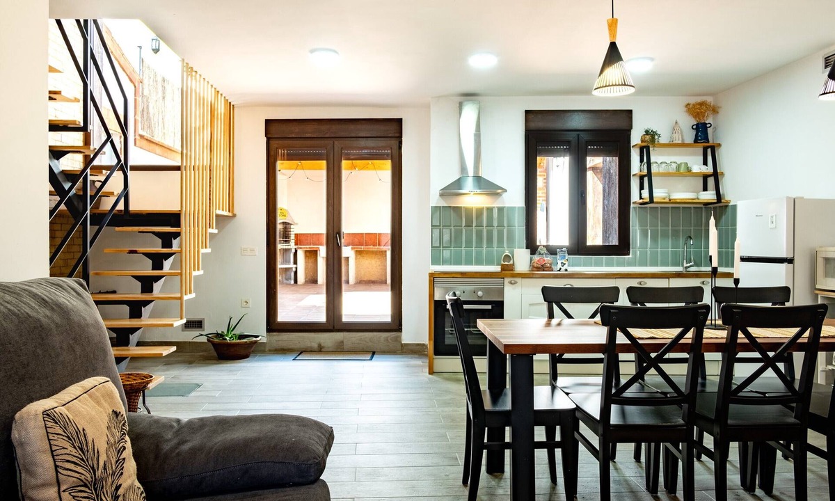 Alaejos House | La Carbonera – Country House for 8, Ciudad Real, Private Terrace & AC