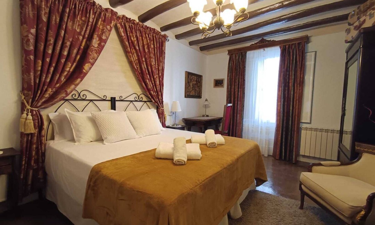 Urrea de Gaen House | La Casona Casa Rural