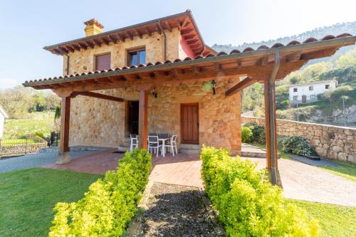 Puente Viesgo House | La Llana Casa Rural con Jardín Privado y Barbacoa Puente Viesgo