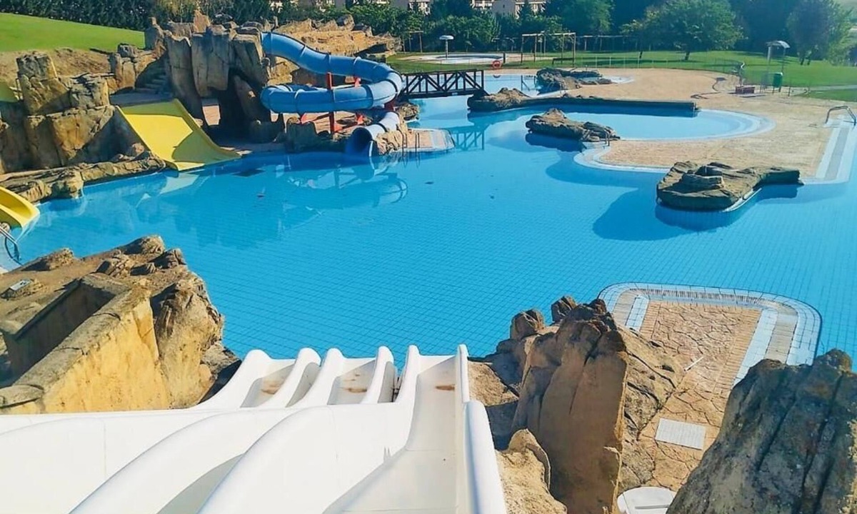 Viana House | La Puerta de Viana, with txoko, garage and swimming pool!