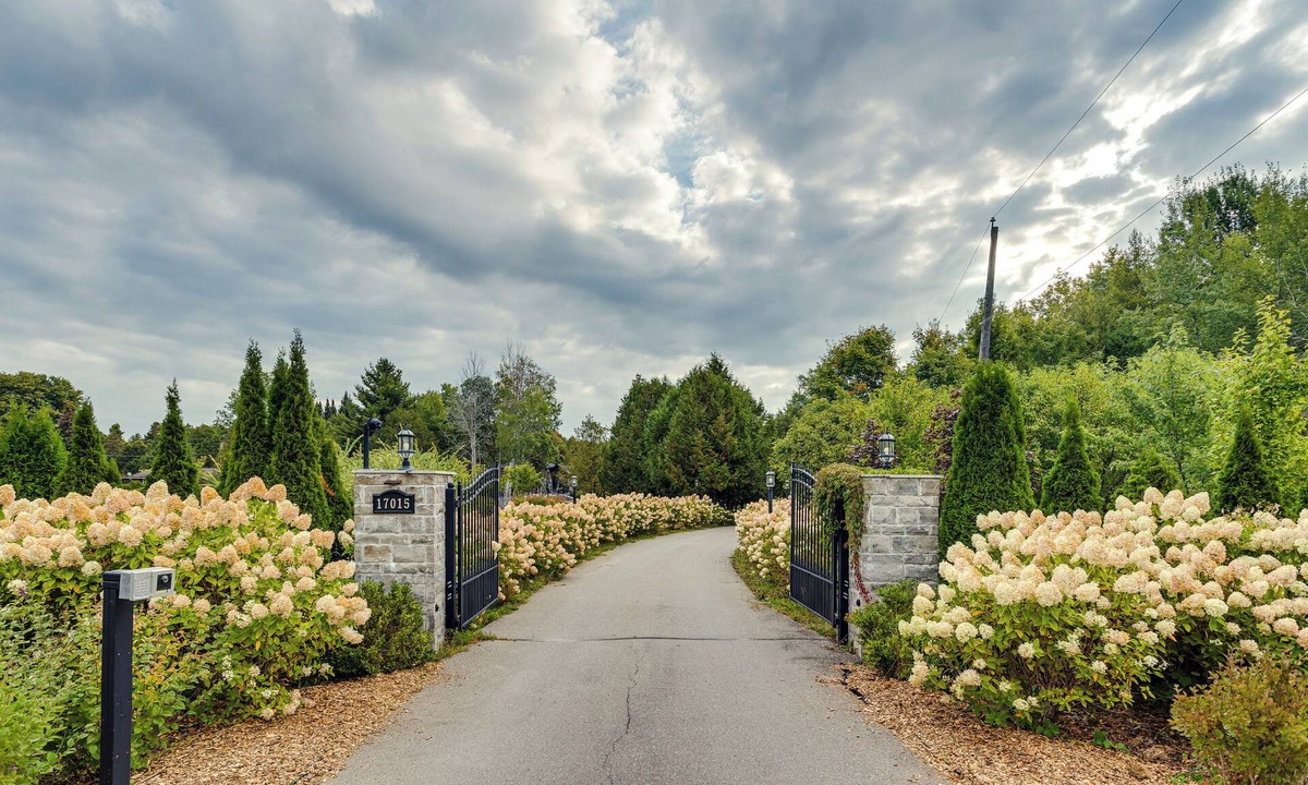 King House | Large Estate with Luxury Collection of Amenities