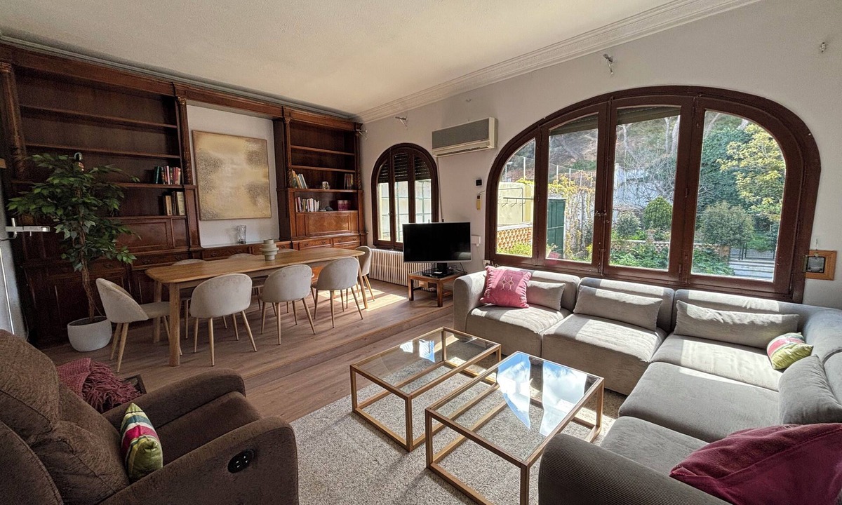 Tudela Ski Chalet | Large house with swimming pool in the center of Tudela