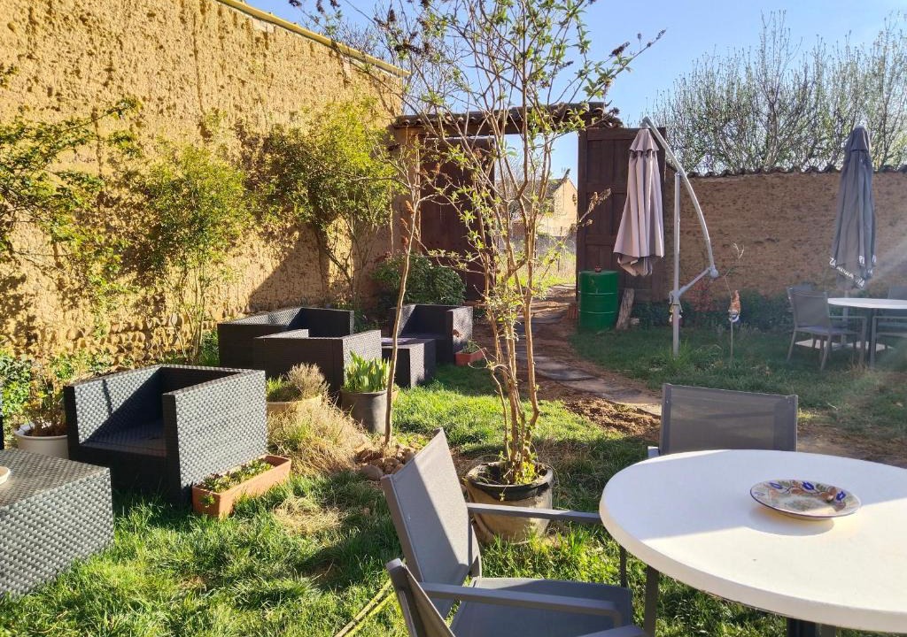 Reliegos Hostel | Las Hadas Albergue -solo para Peregrinos - Vegano -Bar