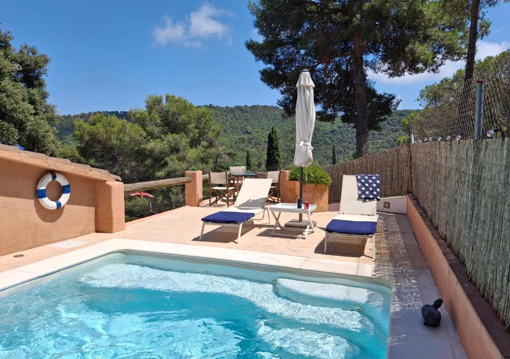 Argentona Apartment | LES ALZINES piscina Privada! B&B No cocina
