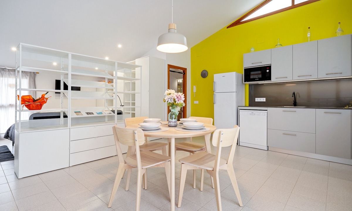 Bellvey Apartment | 'Loft El Til-ler' Apartment with Private Terrace and Wi-Fi