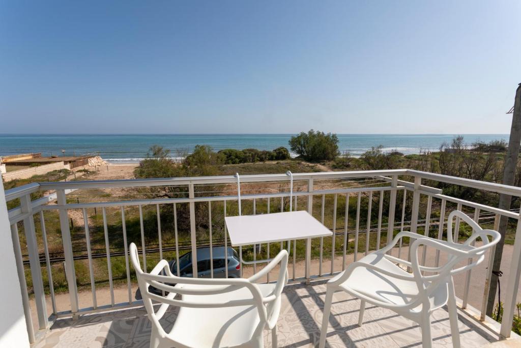 Les Deveses Apartment | Los Chopos, 2 dormitorios, frente al mar, by Bookindenia