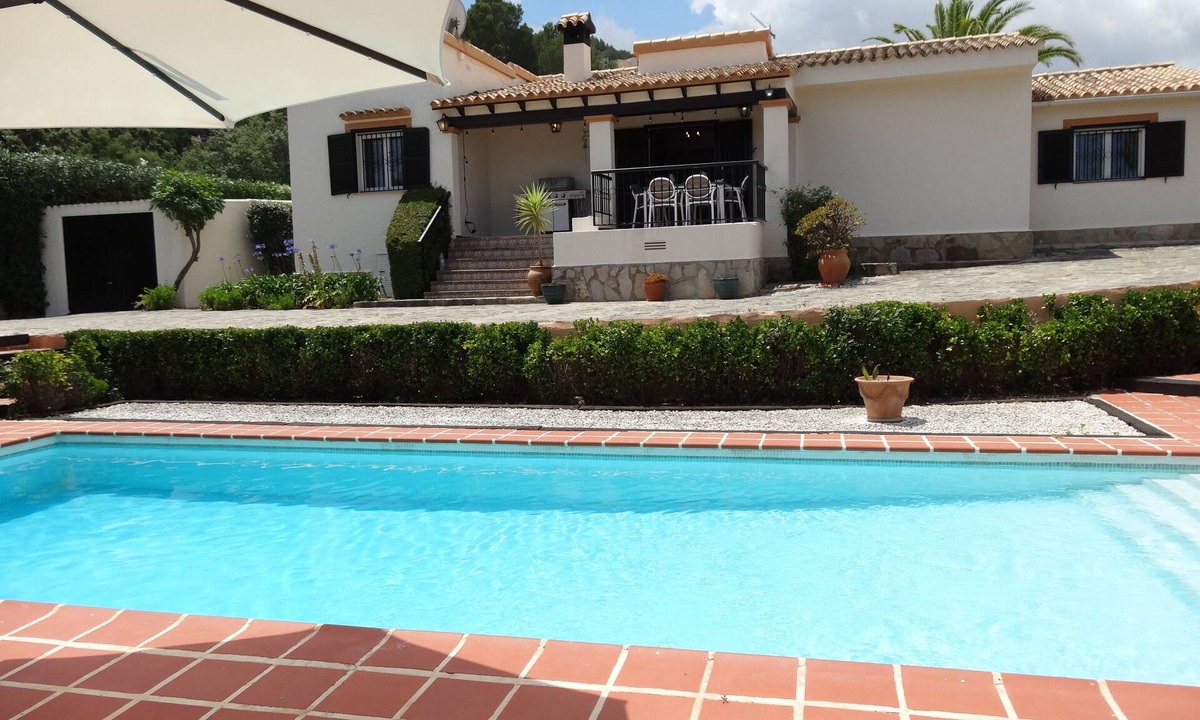 Pedreguer Villa | Lovely villa - La Sella, Denia, flat plot, large pool, air con throughout, wifi.
