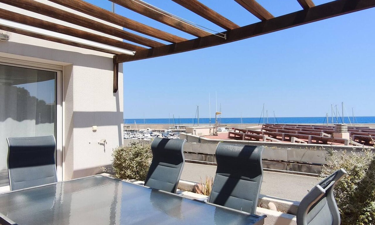 Calafat Apartment | Luxury Seafront Apartment for Families in L'Ametlla de Mar