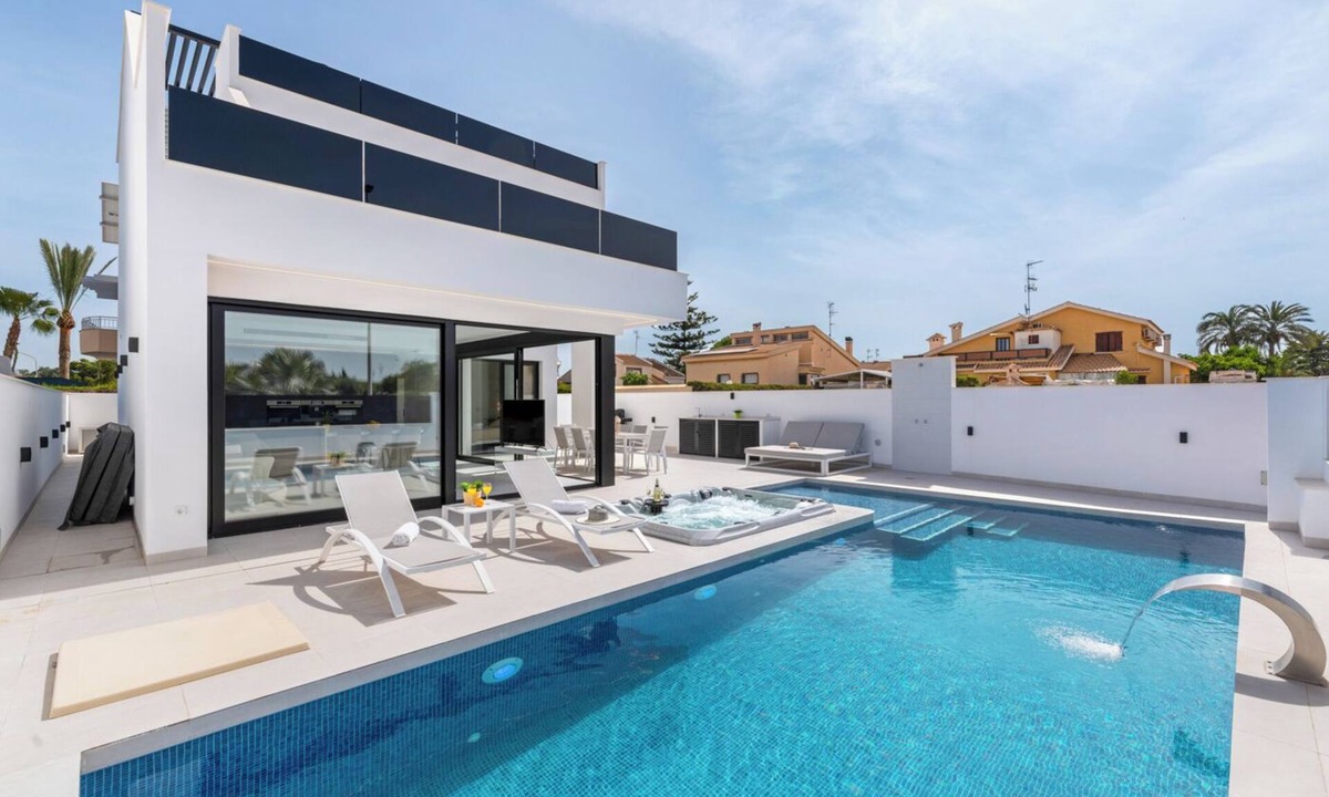 Santiago de la Ribera Villa | Luxury Villa Adela | Pool, 2 Jacuzzi’s & Rooftop Terrace suitable for 8 guests.