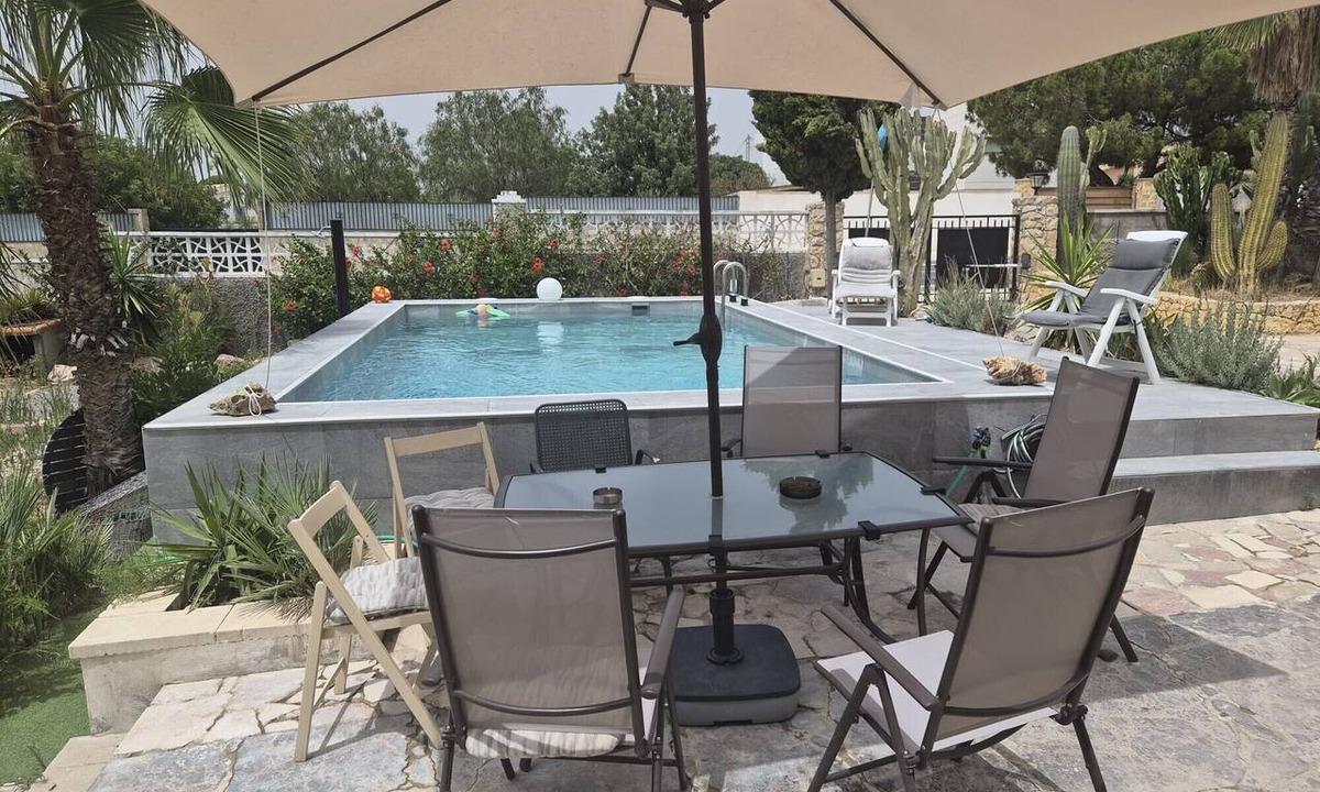 Hoya de los Patos Villa | Magnificent Villa with Private Pool and Barbecue near Campello and San Juan Beach