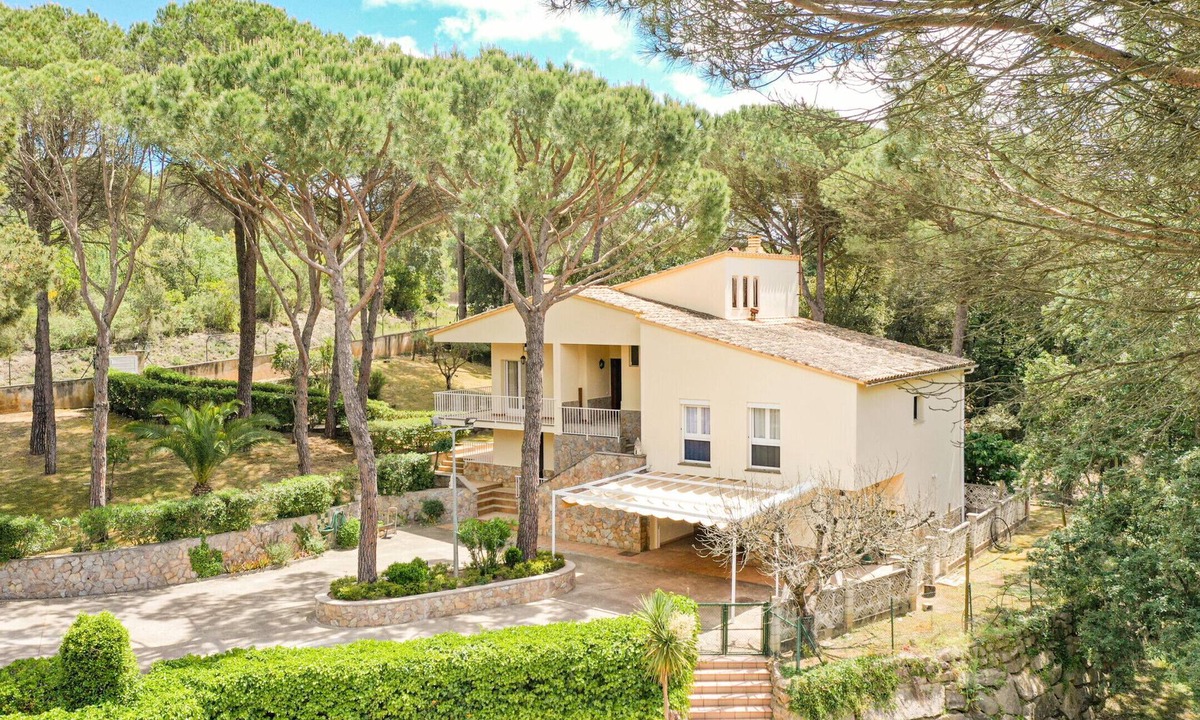 Llambilles Villa | Majordoms Velo - Holiday villa with pool in Llambilles, Girona