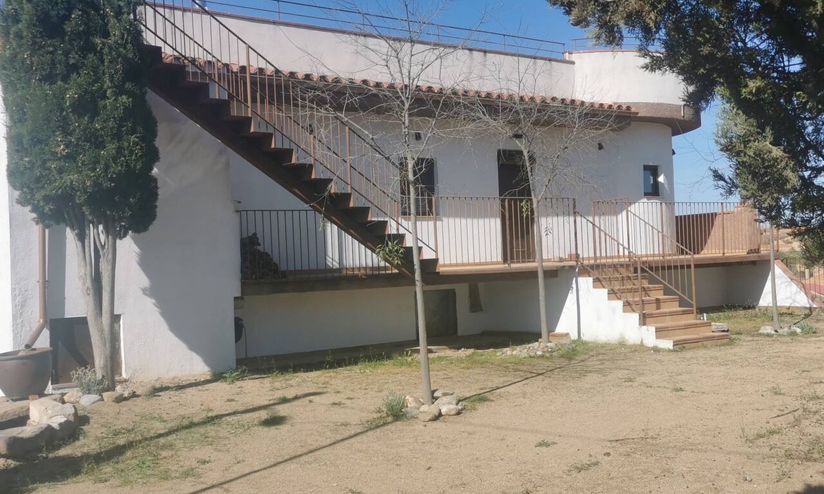 Menarguens Cottage | Menàrguens Castle. A one-of-a-kind house in the Catalan countryside