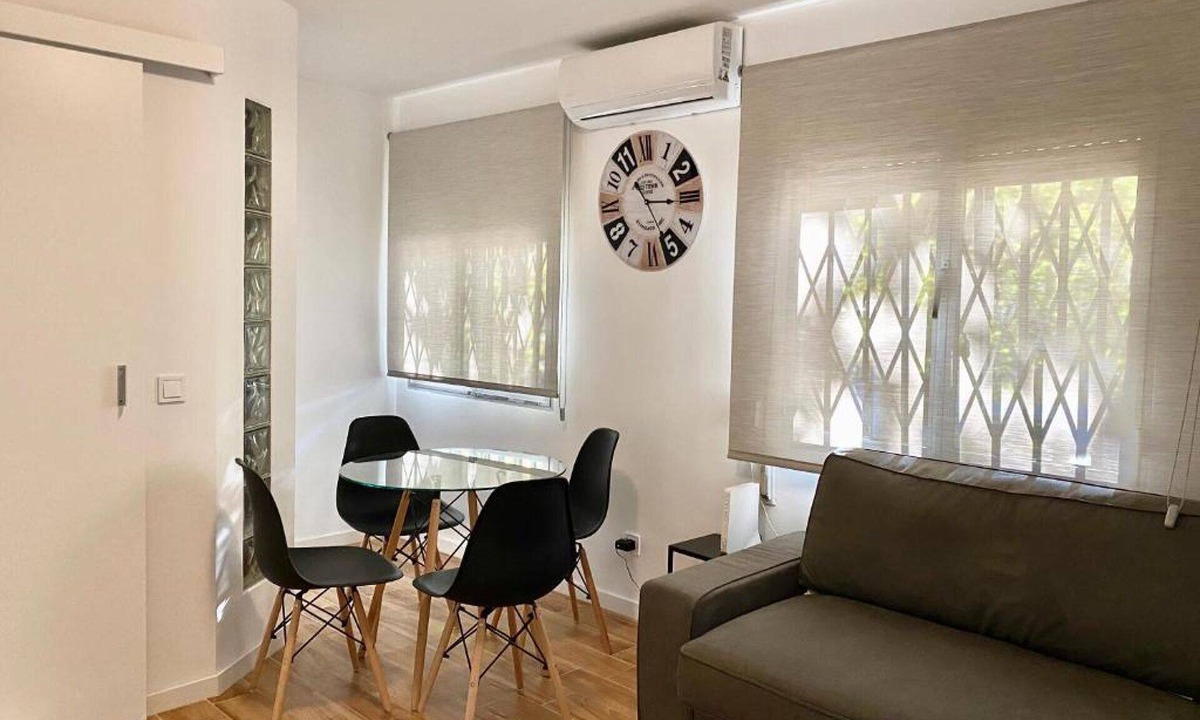 Moscardo Apartment | Mirasierra Center - Metro Usera 02 (1 bedroom apartment)