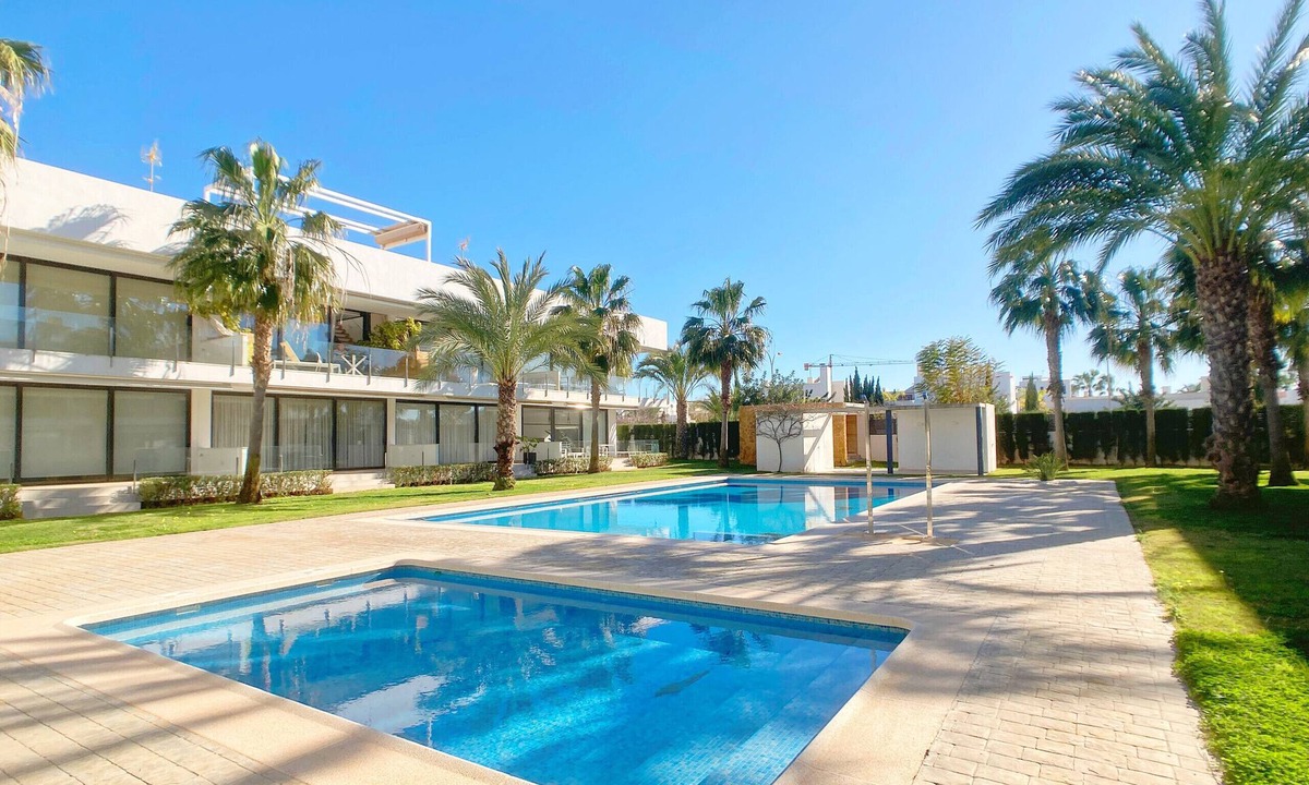 Mar de Cristal Apartment | Modern Ground Floor Apartment in Islas Menores with Community Pool and Garden