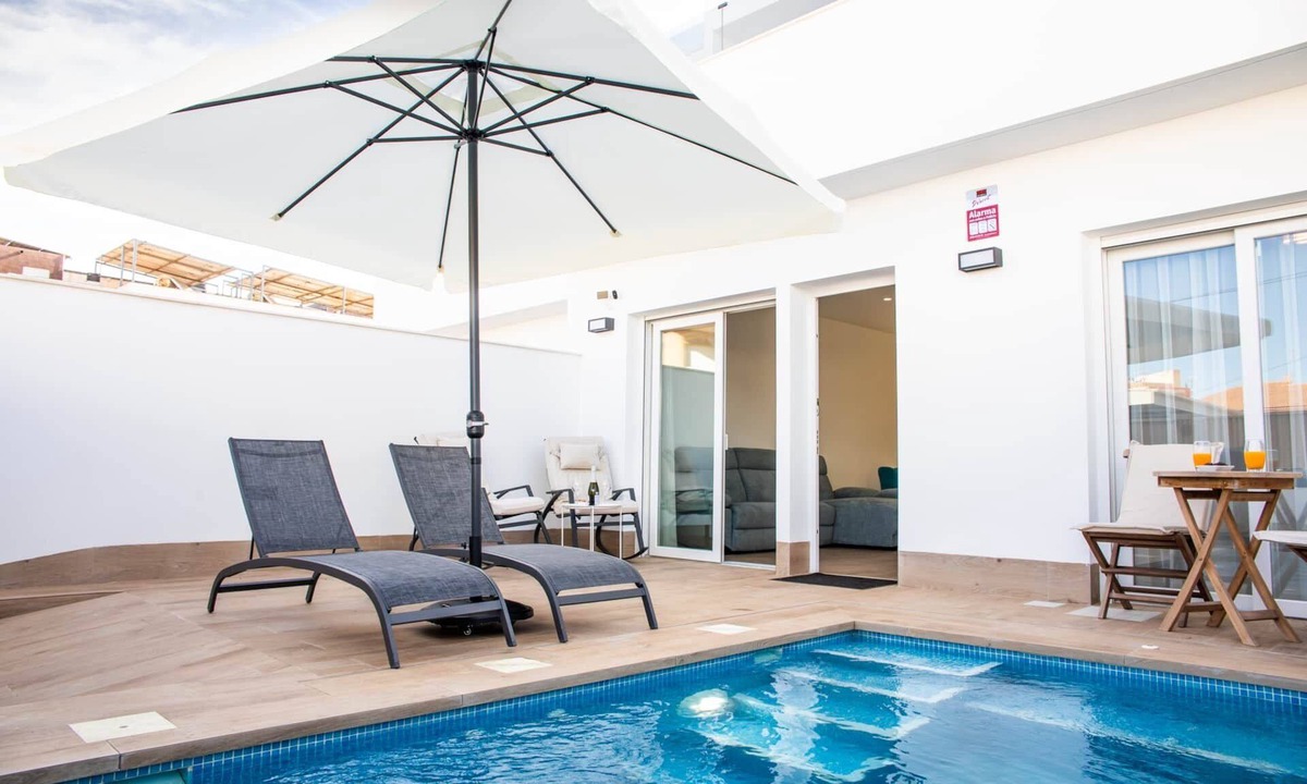 Lo Pagan House | Modern Home with Private Pool & on walking distance from the beach & restaurants
