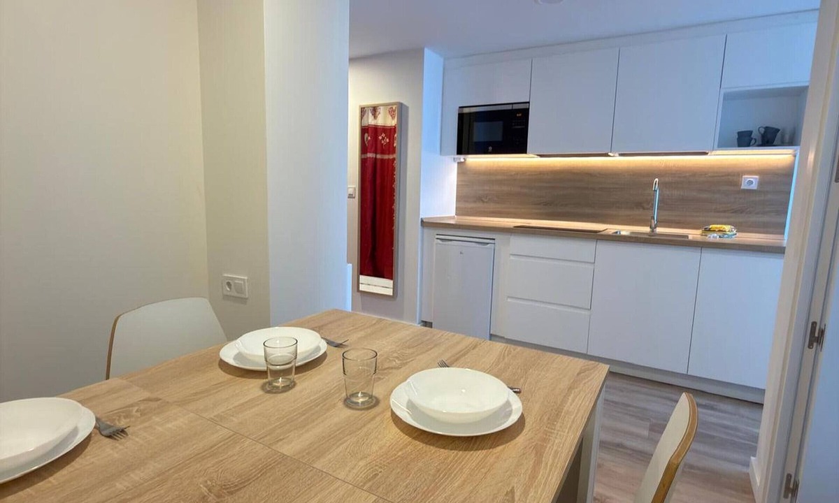 Candanchu Apartment | Modern Studio in Candanchú, 4 ppl, 2 beds